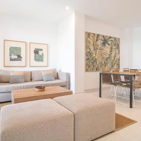 Stunning In With 2 Bedrooms, Wifi And Swimming Pool 아파트 에스테포나