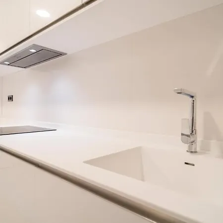 Stunning In With 2 Bedrooms, Wifi And Swimming Pool *