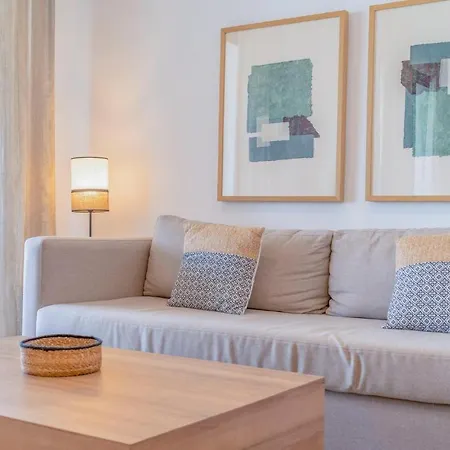 아파트 Stunning In With 2 Bedrooms, Wifi And Swimming Pool 에스테포나