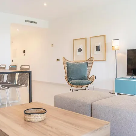 Stunning In With 2 Bedrooms, Wifi And Swimming Pool Apartment *