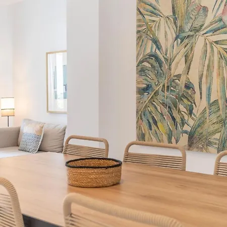 아파트 Stunning In With 2 Bedrooms, Wifi And Swimming Pool *