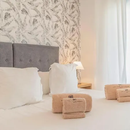 Stunning In With 2 Bedrooms, Wifi And Swimming Pool * 에스테포나