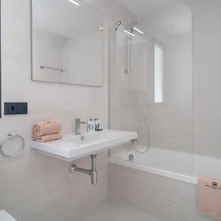 Stunning In With 2 Bedrooms, Wifi And Swimming Pool Apartment