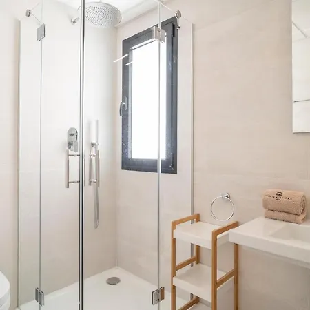 Stunning In With 2 Bedrooms, Wifi And Swimming Pool 에스테포나