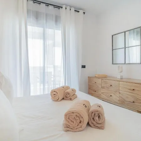 아파트 Stunning In With 2 Bedrooms, Wifi And Swimming Pool *